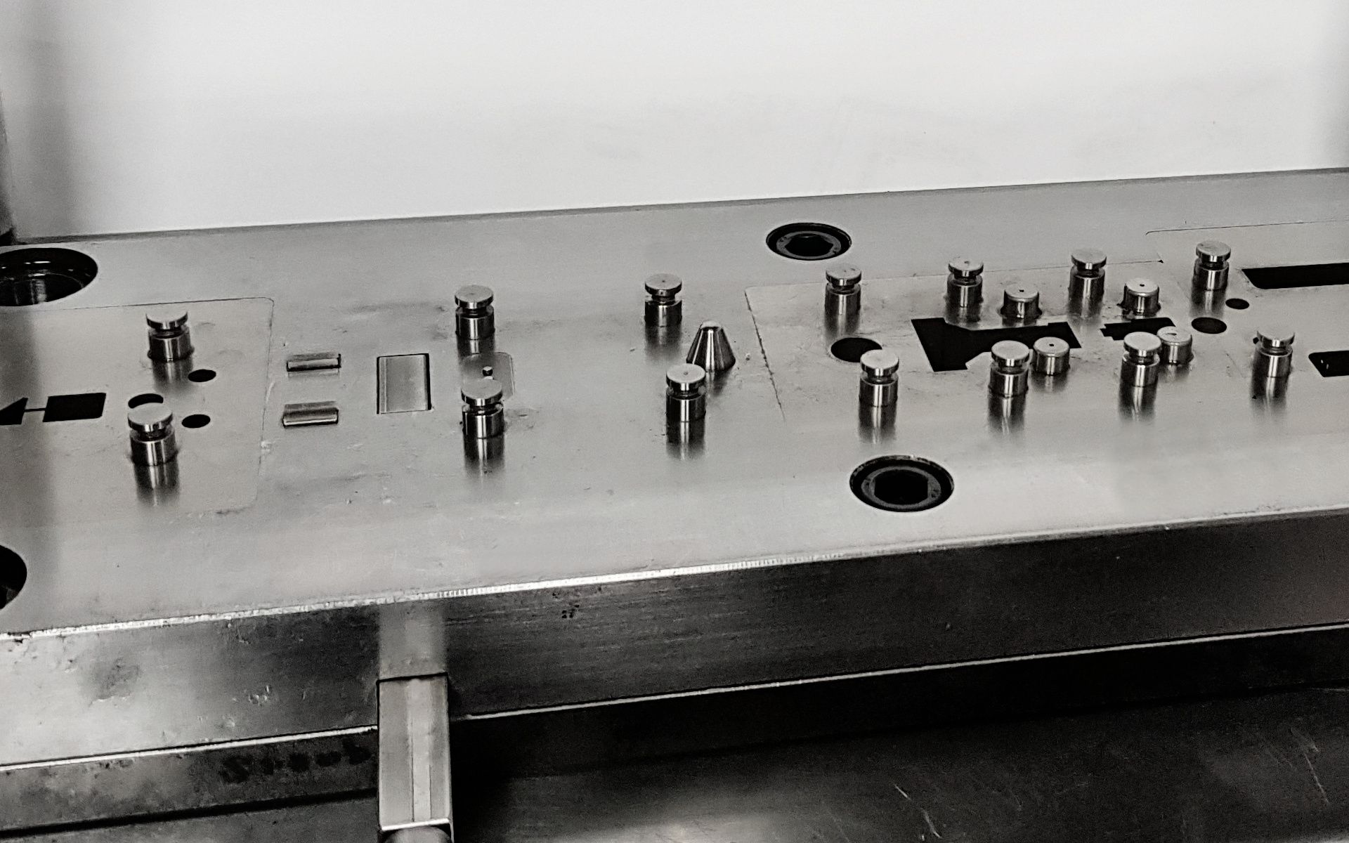 NÁSTROJE pro tváření